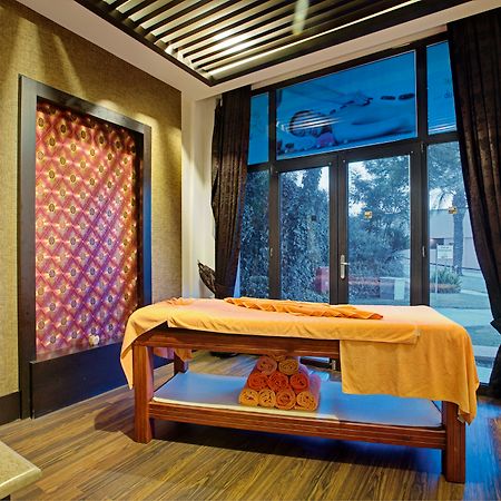 Asteria Family Resort Belek Antalya Extérieur photo A massage table