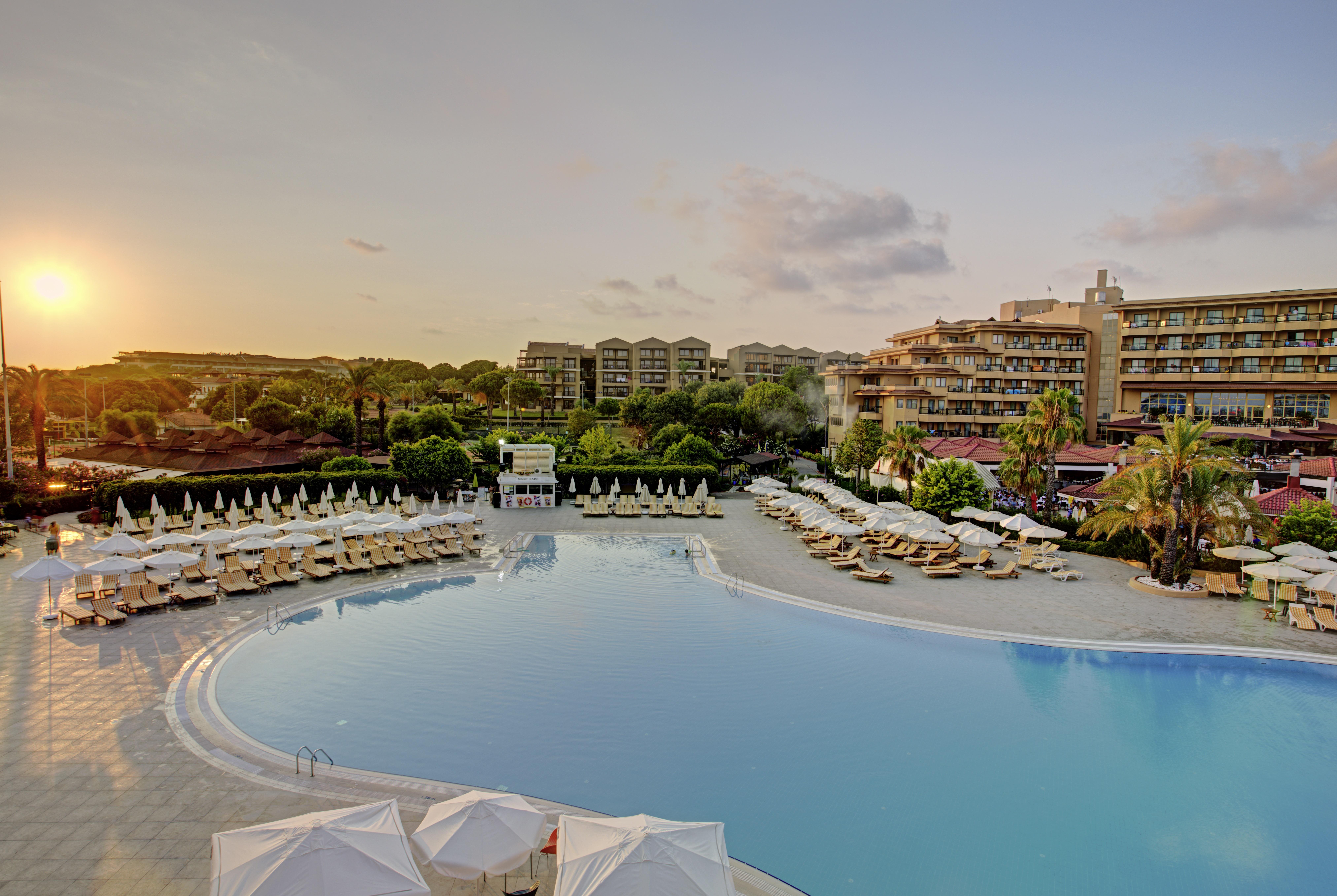 Asteria Family Resort Belek Antalya Extérieur photo The resort at sunset