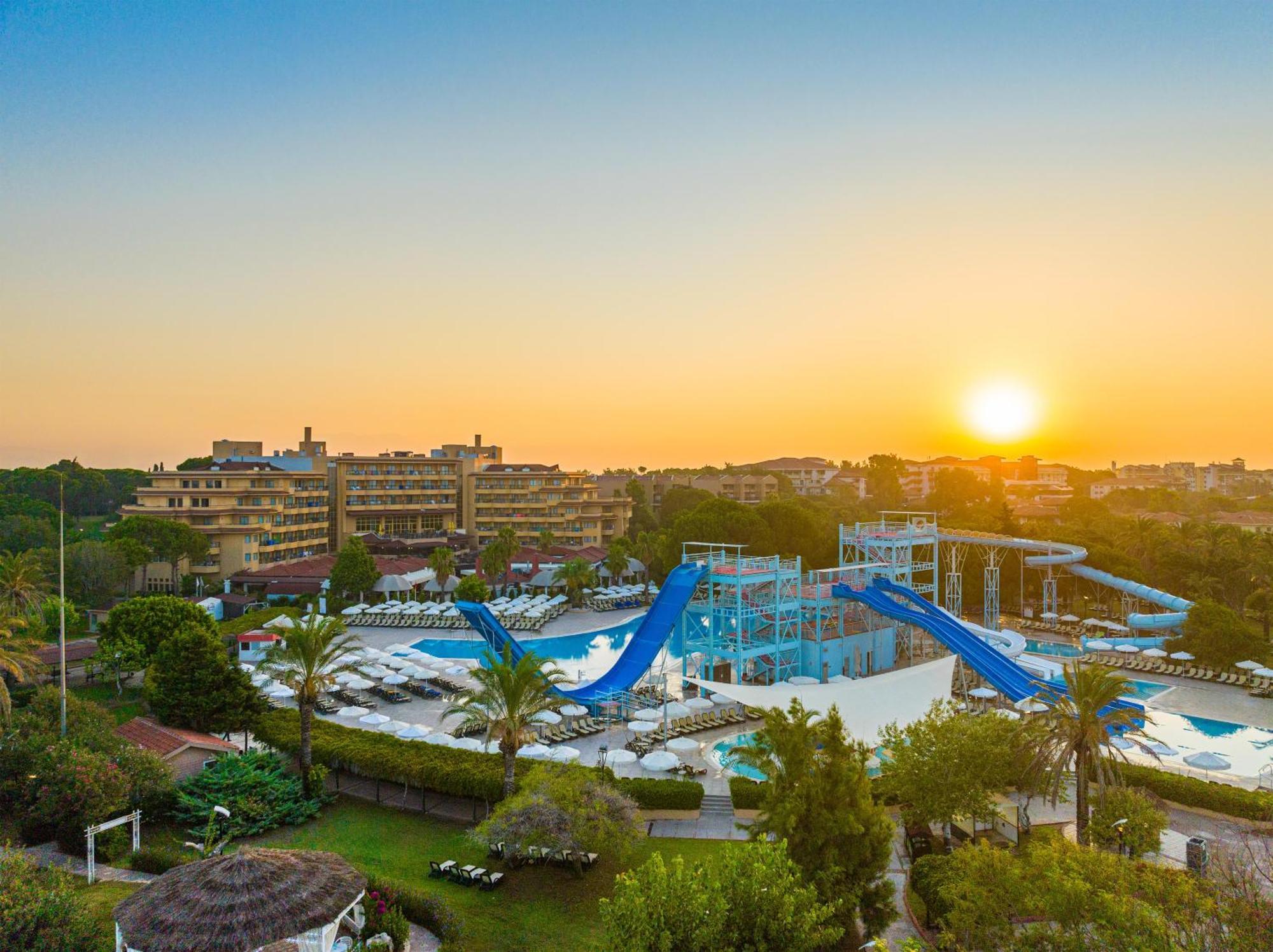 Asteria Family Resort Belek Antalya Extérieur photo Sunset at the water park
