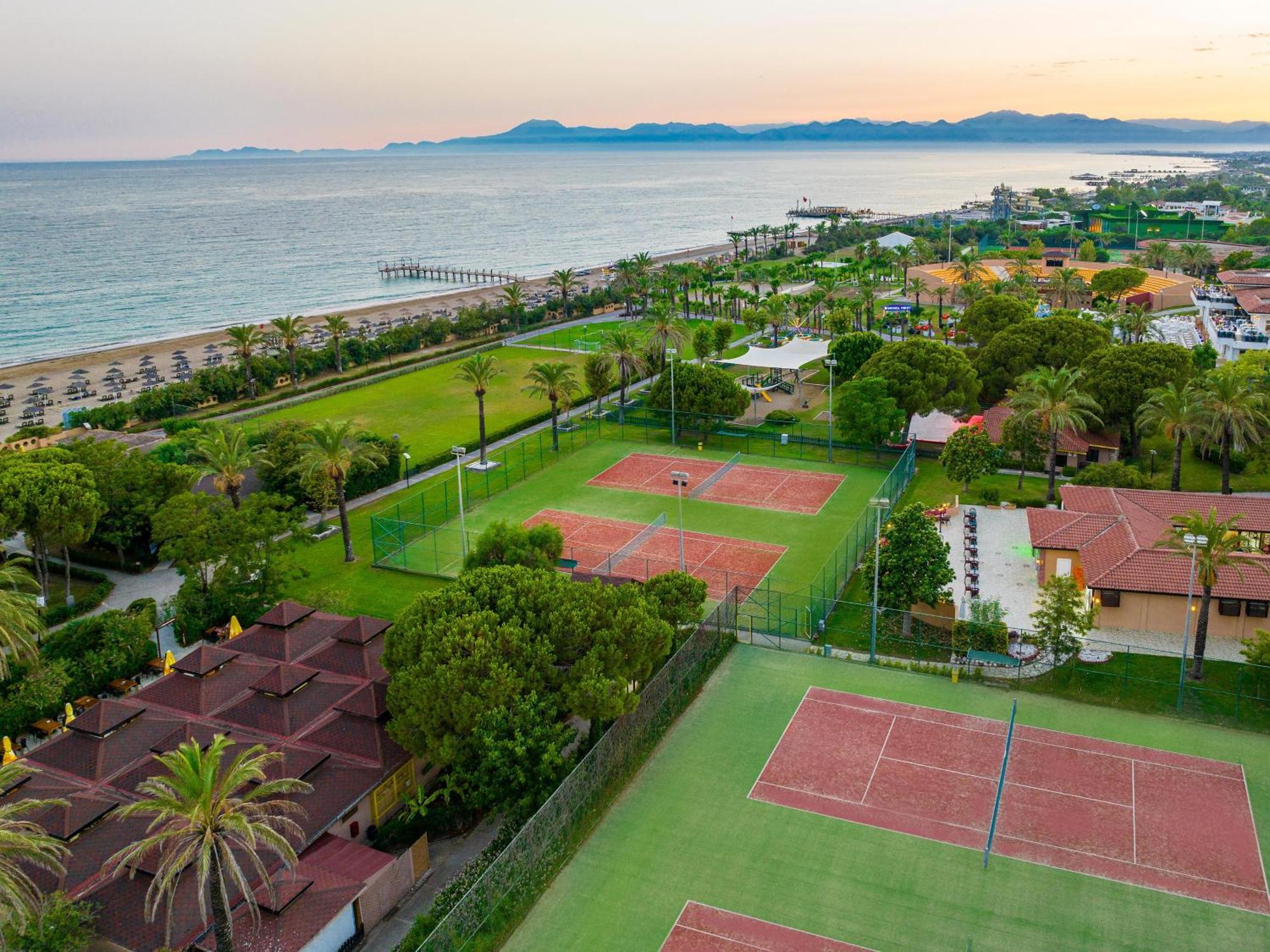 Asteria Family Resort Belek Antalya Extérieur photo Tennis courts at the resort