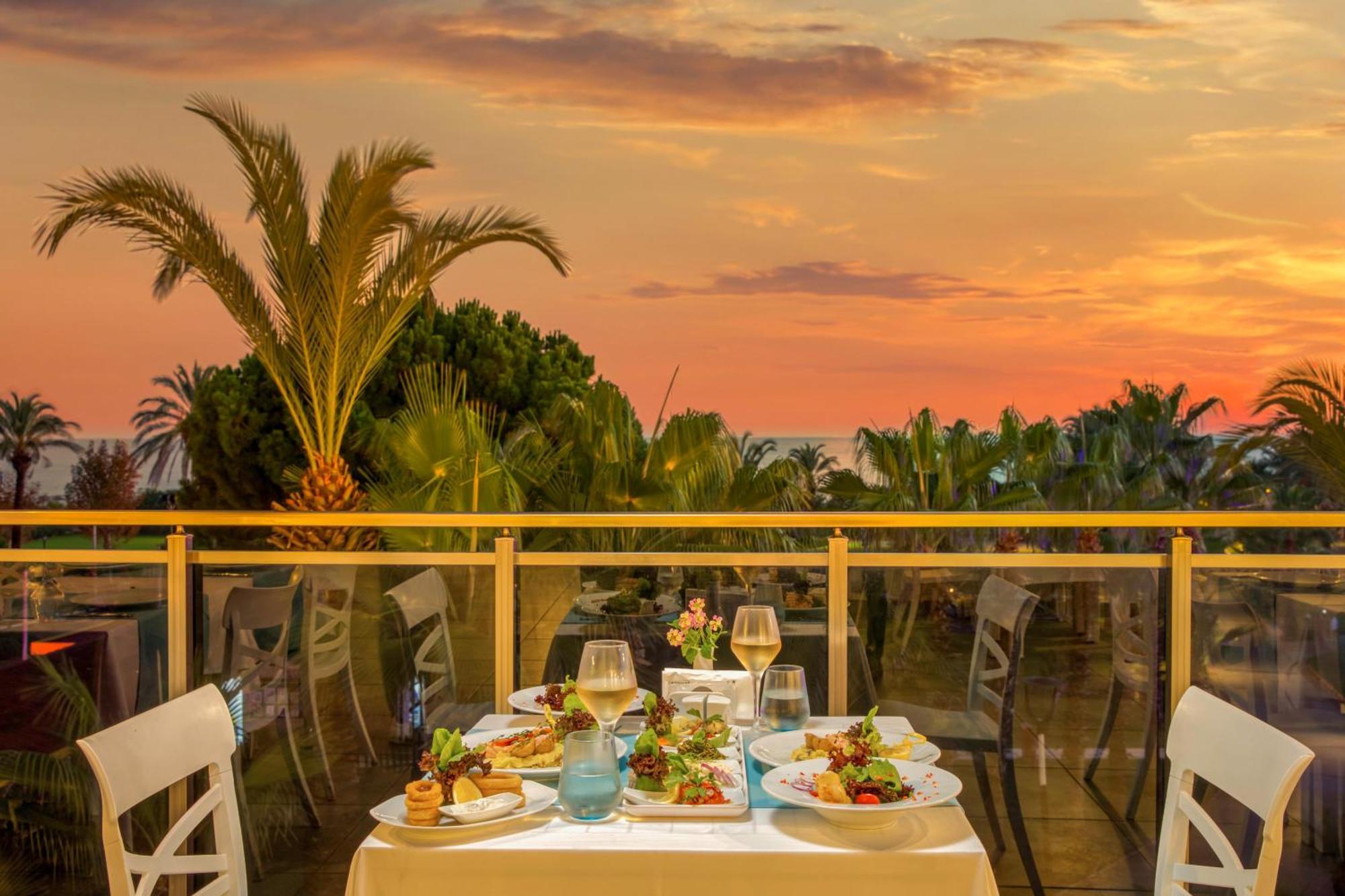 Asteria Family Resort Belek Antalya Extérieur photo Sunset at the hotel
